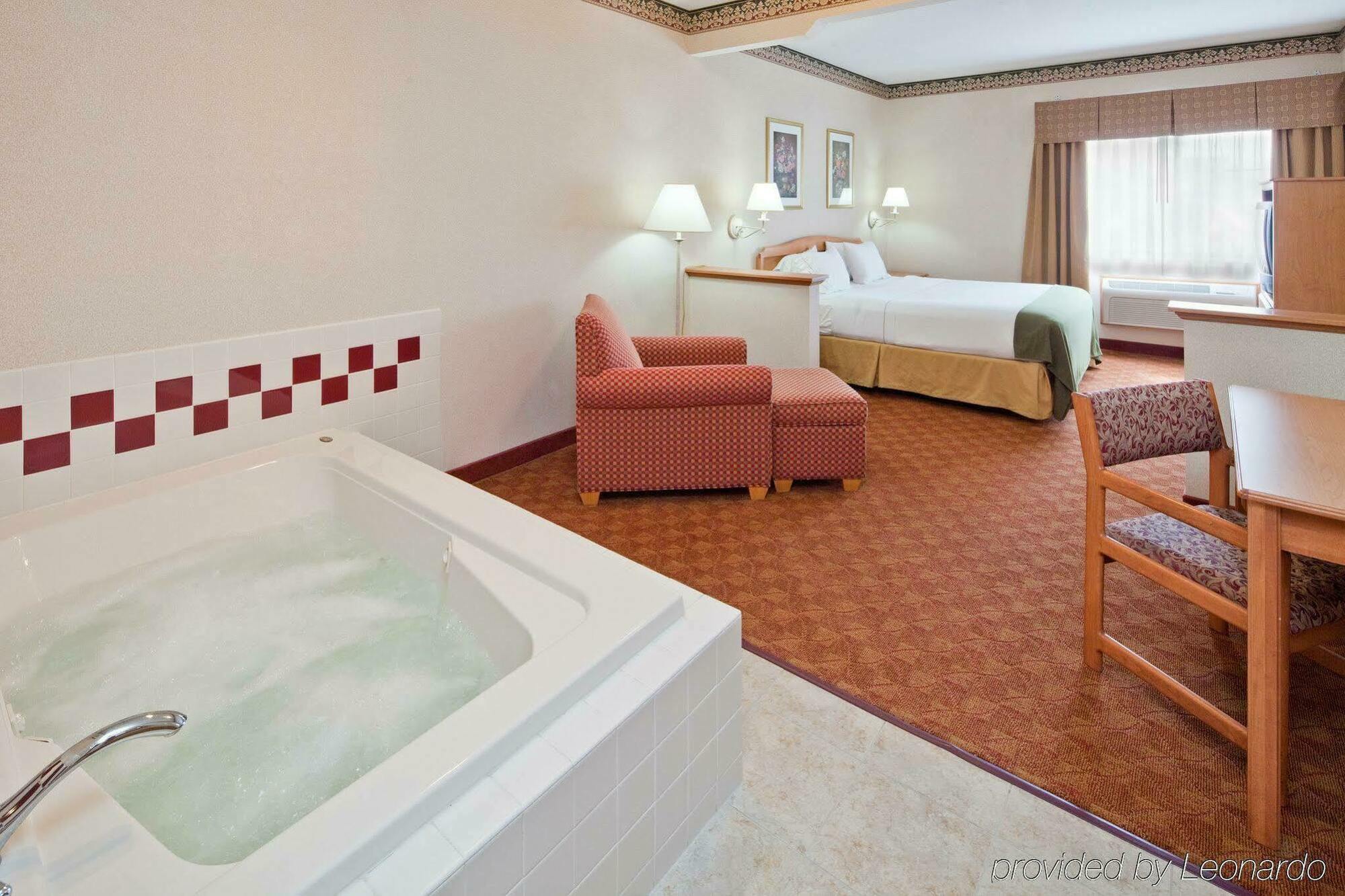 Holiday Inn Express Hotel & Suites Wauseon By Ihg Szoba fotó